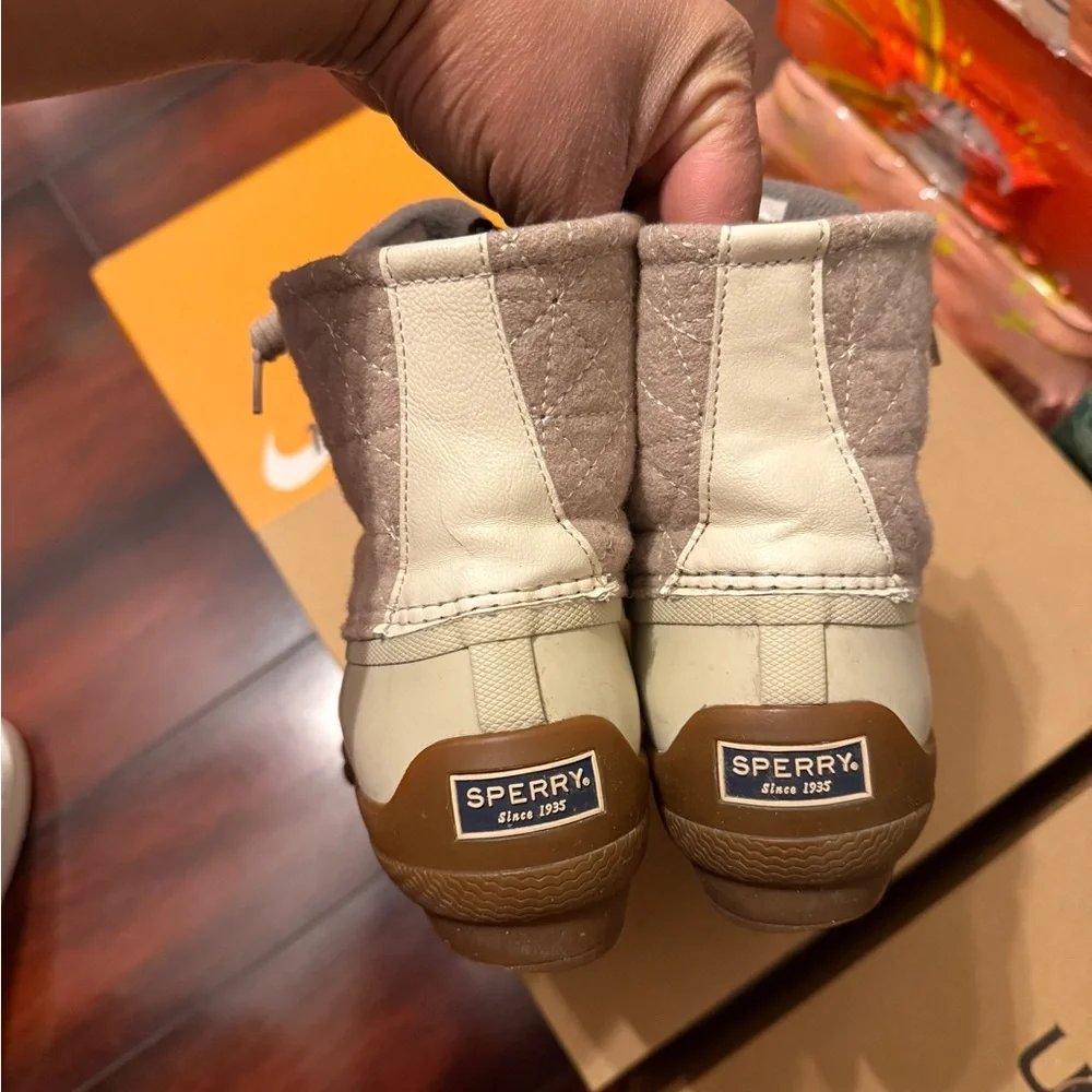 Women’s Boots - Picture 2 of 6